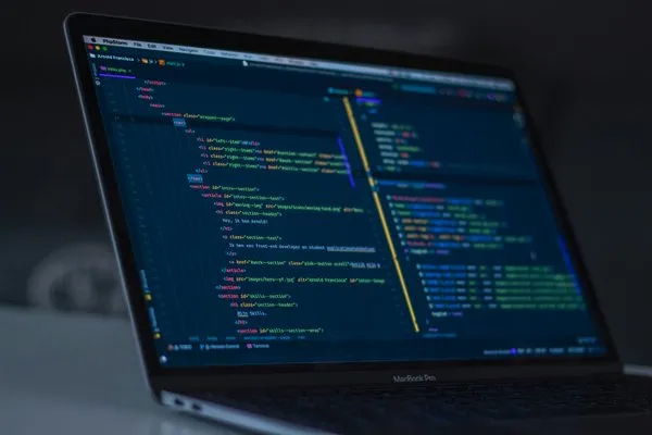 programiranje i pisanje koda pri izradi sajta